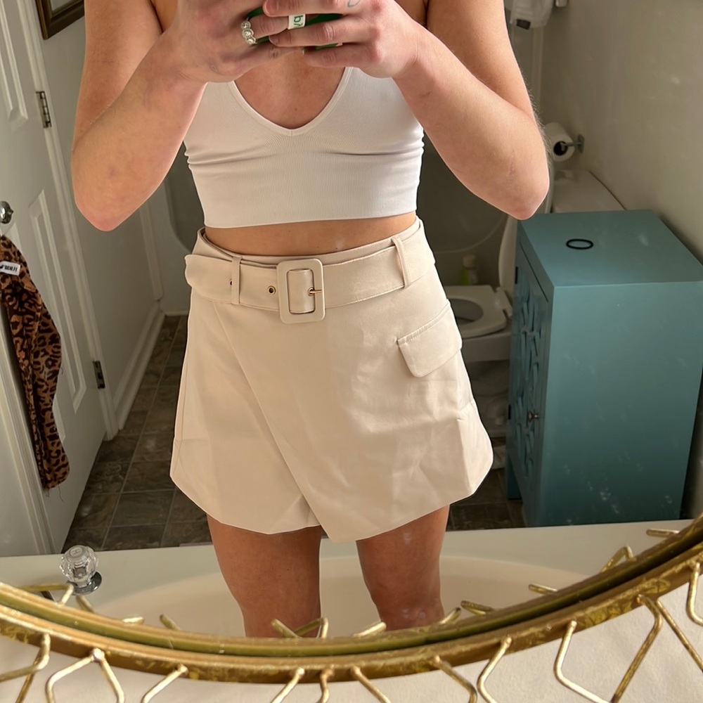 These three boutique belted skort